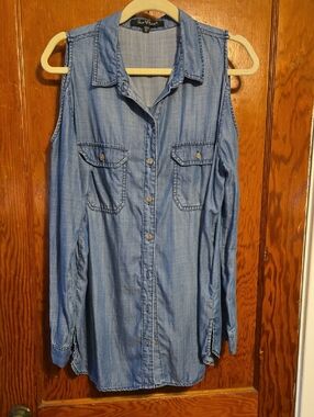 Velvet Heart Light Blue Denim Cold Shoulder Button-Down Shirt